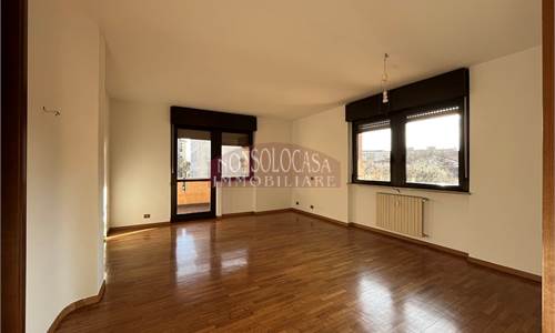 3 LOCALI CON TERRAZZO