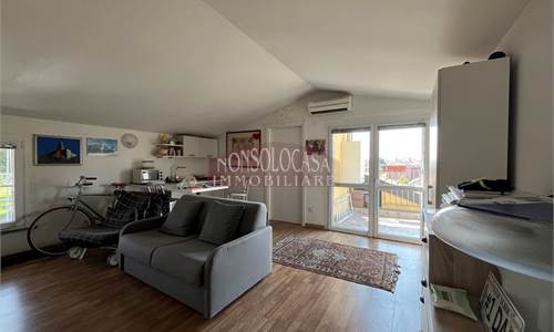 MONOLOCALE CON TERRAZZO
